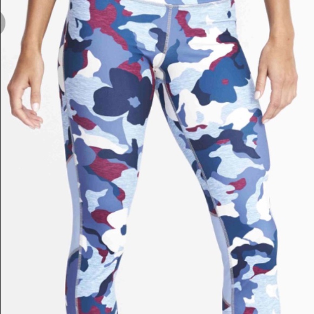 Old Navy blue camo active legging